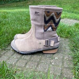 Sorel Slimshortie Chevron pull on boot size 8